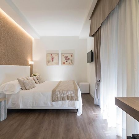Hotel Mon Cheri Riccione Esterno foto