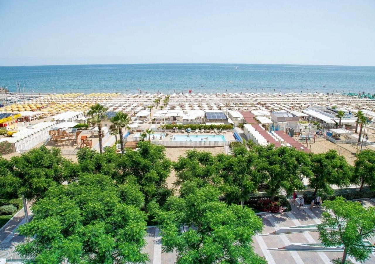 Hotel Mon Cheri Riccione Esterno foto