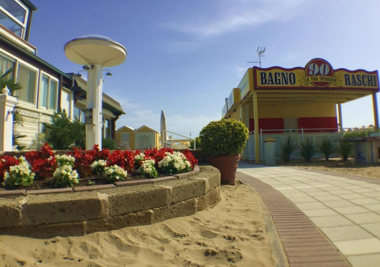 Hotel Mon Cheri Riccione Esterno foto