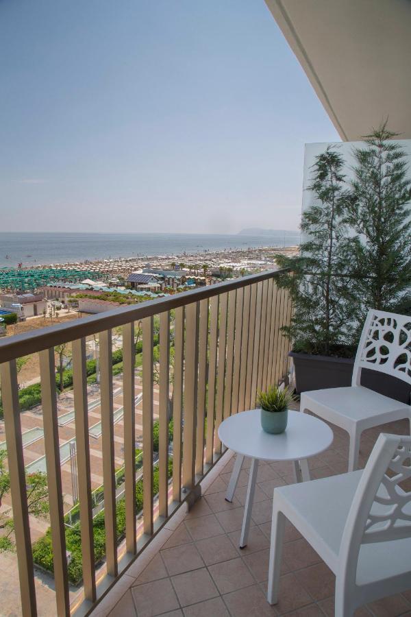 Hotel Mon Cheri Riccione Esterno foto