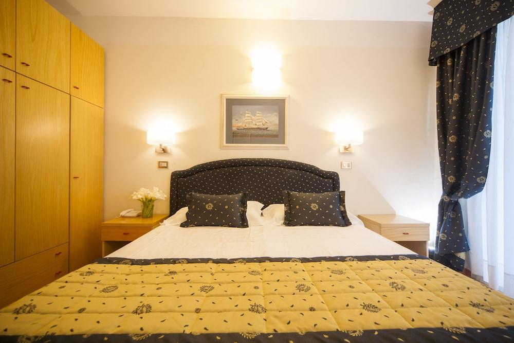 Hotel Mon Cheri Riccione Esterno foto