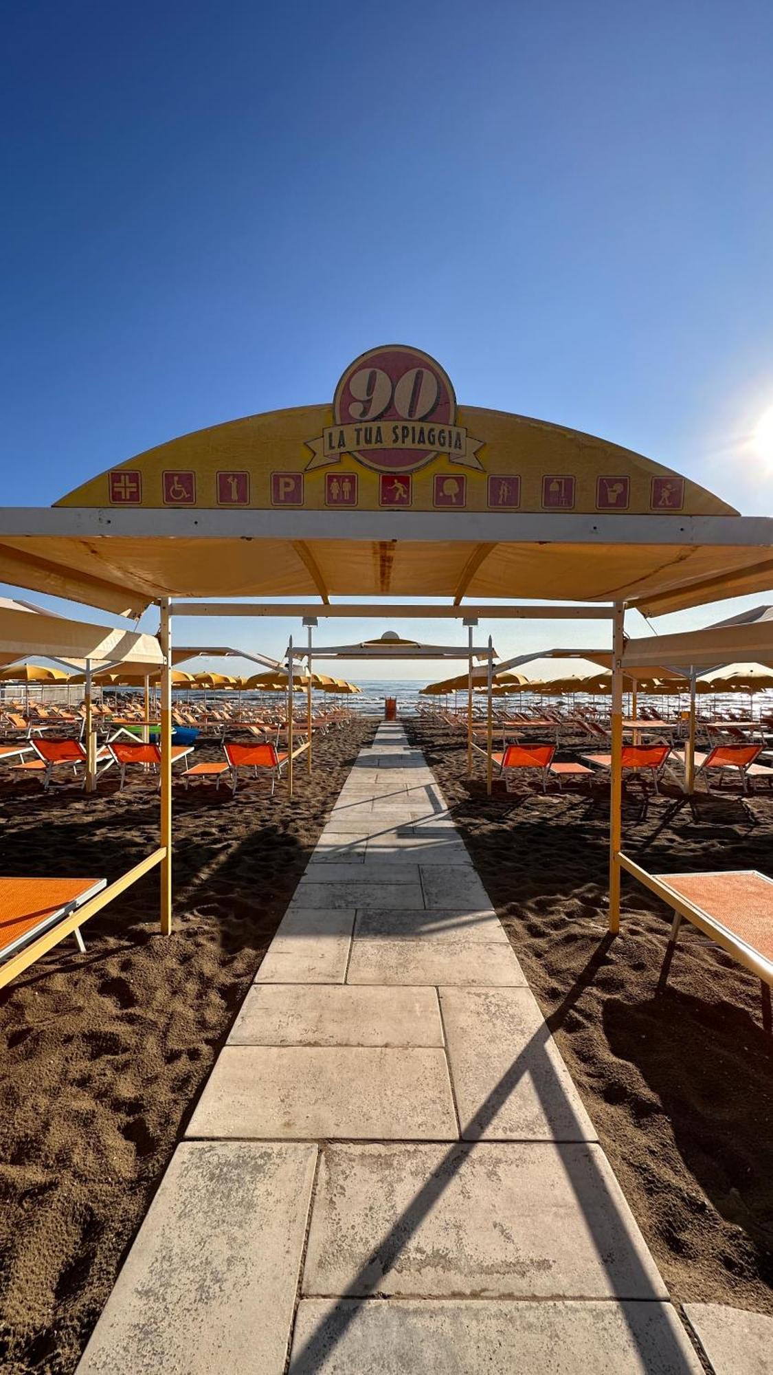 Hotel Mon Cheri Riccione Esterno foto