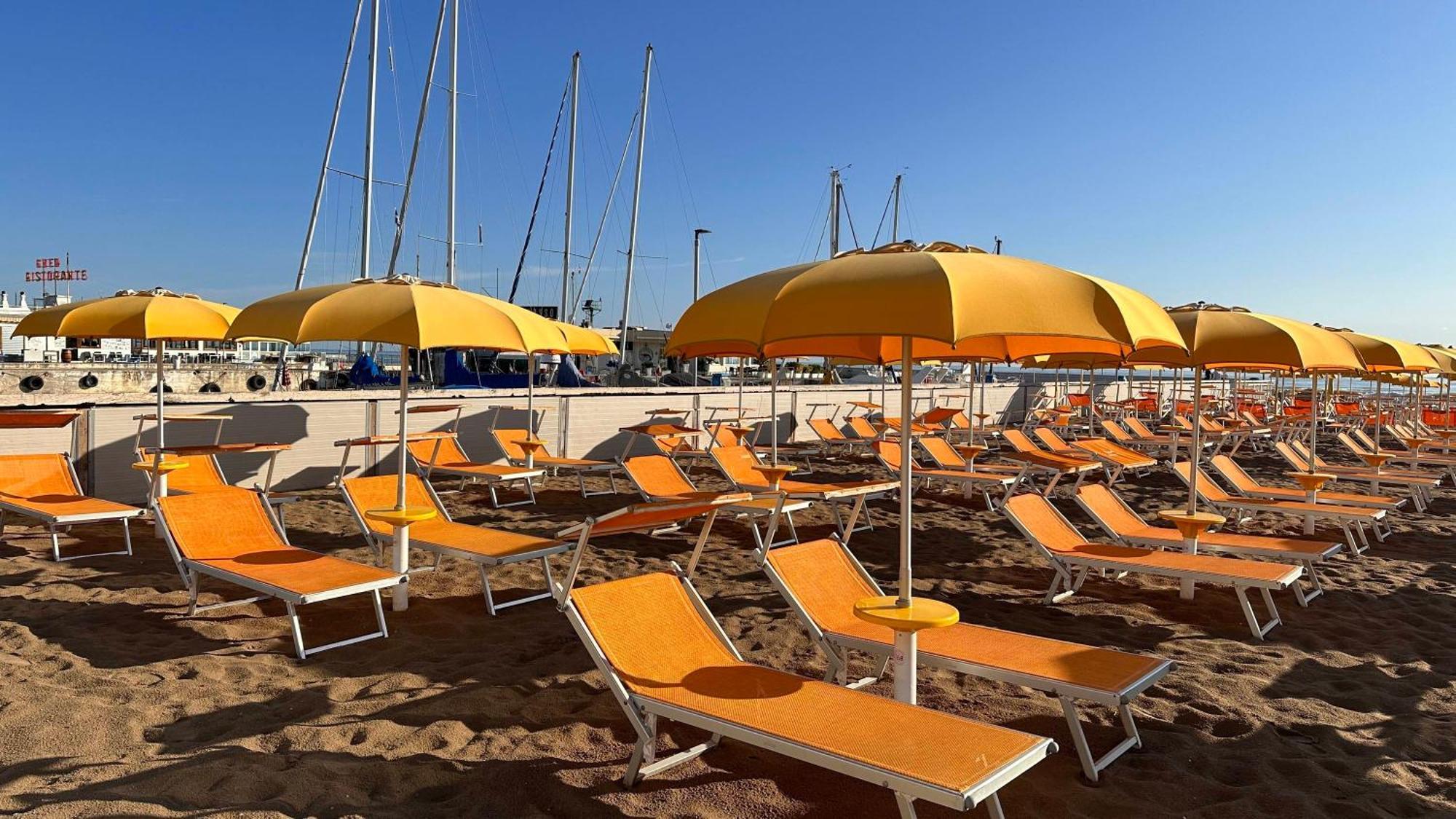 Hotel Mon Cheri Riccione Esterno foto