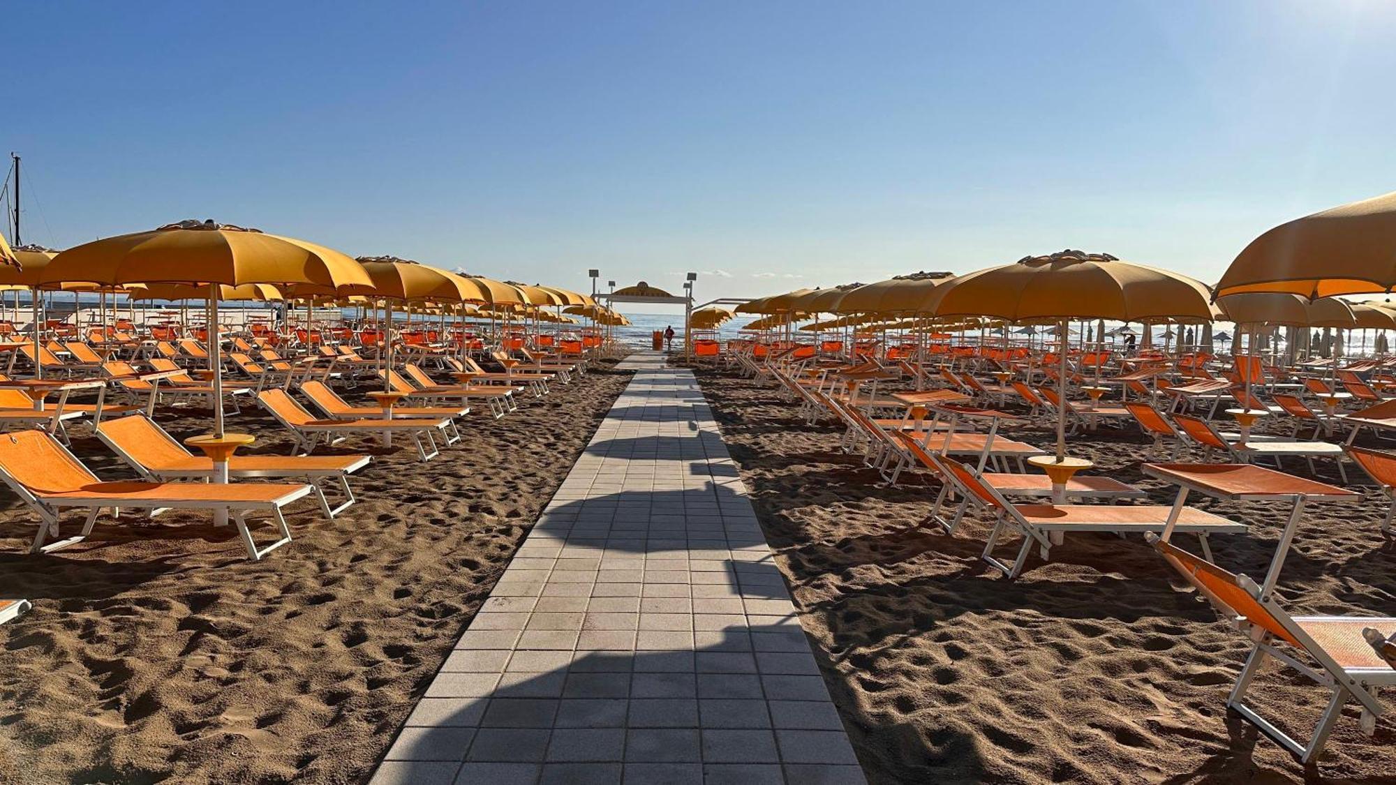 Hotel Mon Cheri Riccione Esterno foto