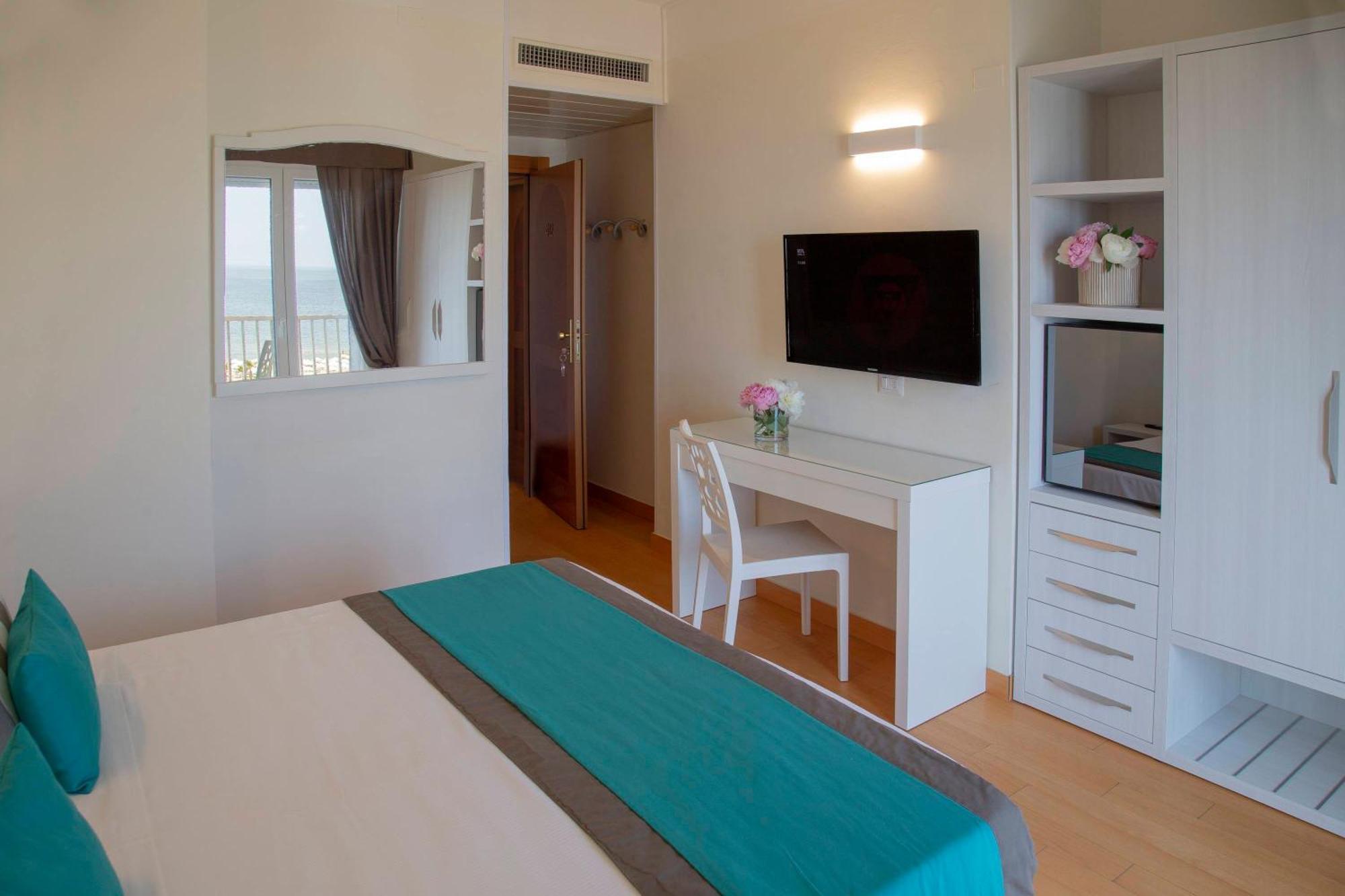 Hotel Mon Cheri Riccione Esterno foto