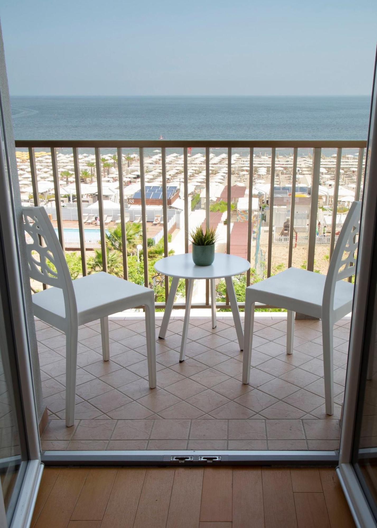 Hotel Mon Cheri Riccione Esterno foto