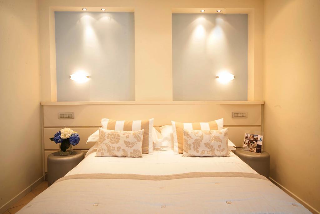 Hotel Mon Cheri Riccione Esterno foto