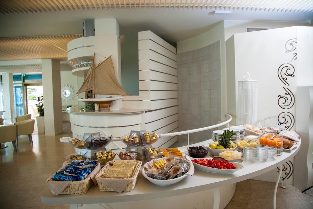 Hotel Mon Cheri Riccione Esterno foto