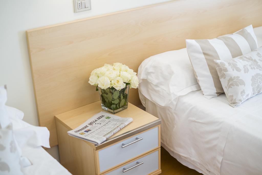 Hotel Mon Cheri Riccione Esterno foto