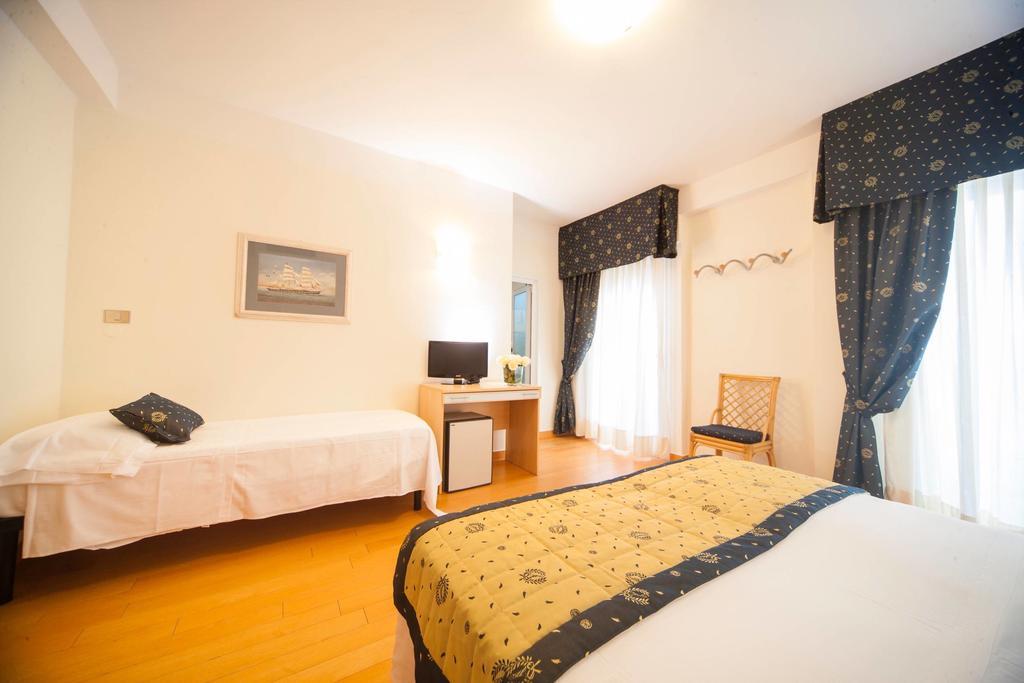 Hotel Mon Cheri Riccione Camera foto