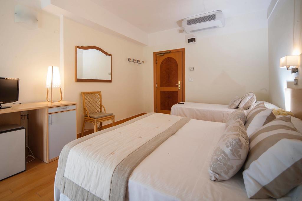 Hotel Mon Cheri Riccione Camera foto