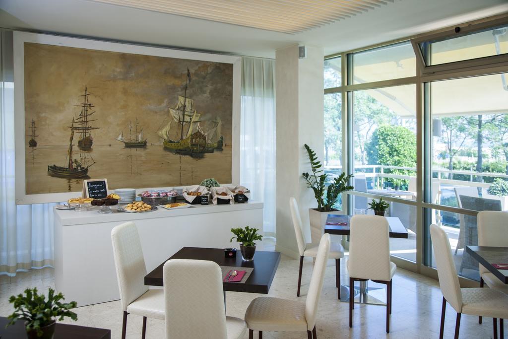 Hotel Mon Cheri Riccione Esterno foto