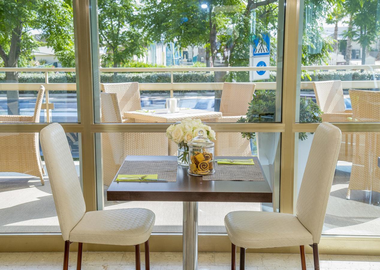 Hotel Mon Cheri Riccione Esterno foto