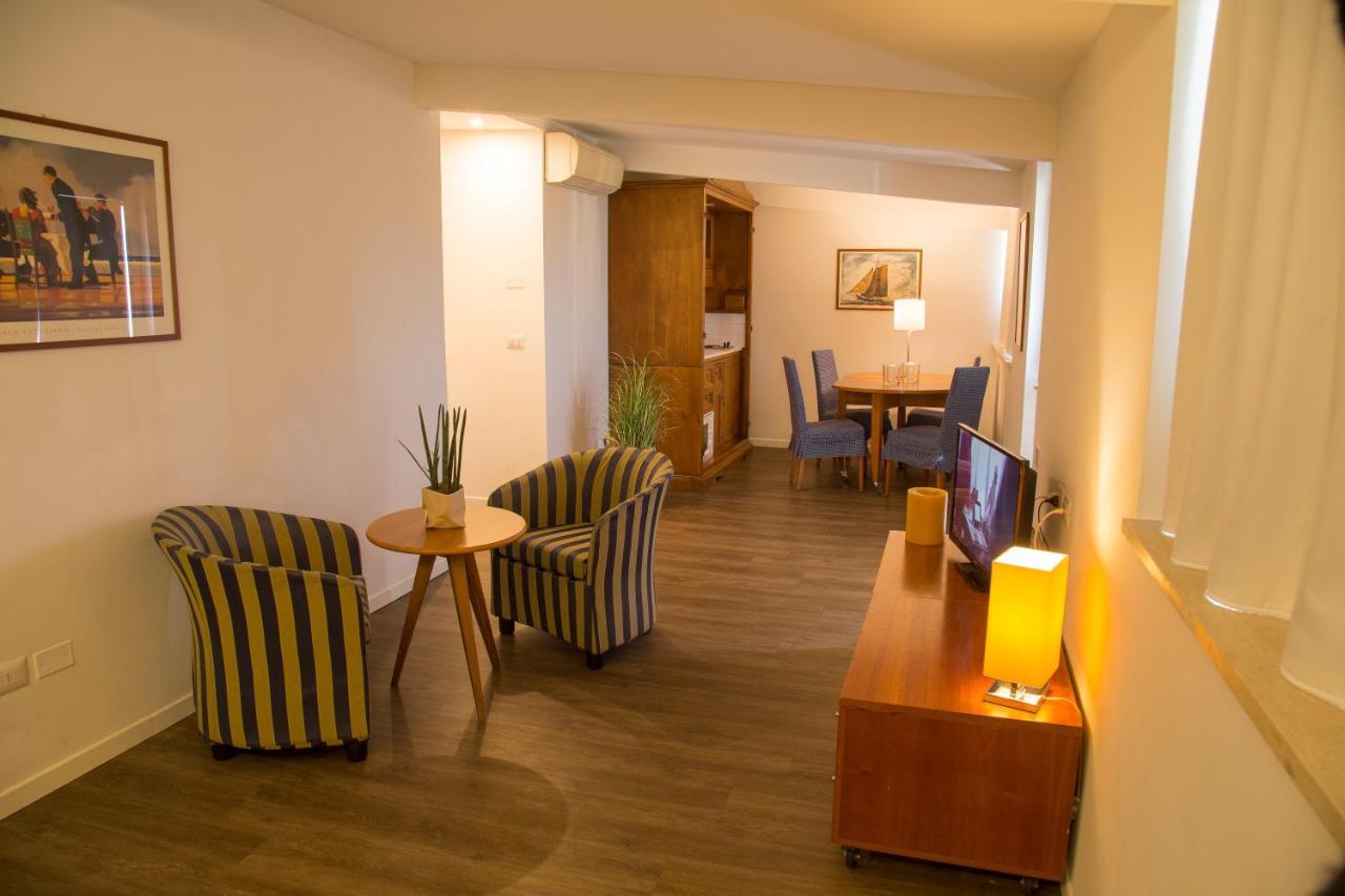 Hotel Mon Cheri Riccione Esterno foto