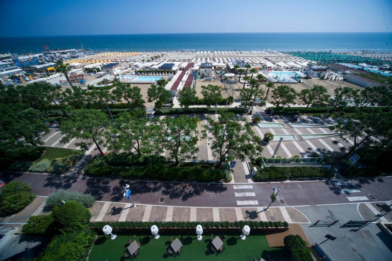 Hotel Mon Cheri Riccione Esterno foto